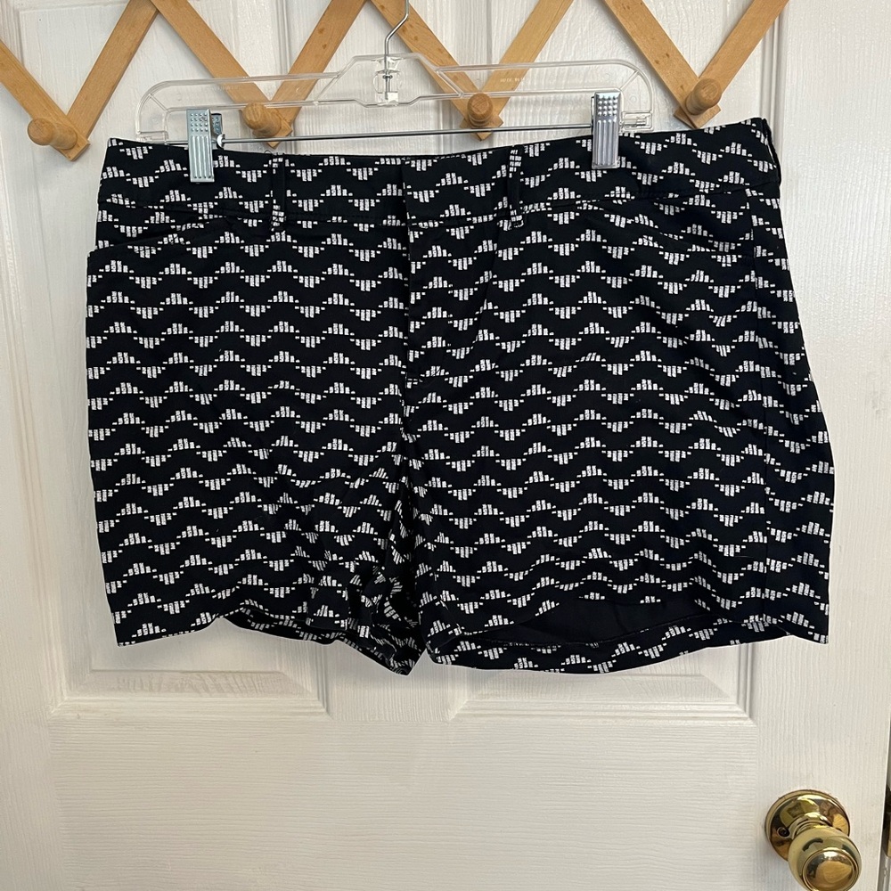 Old Navy sz 14 pixie Black and White Patterned Women's Shorts